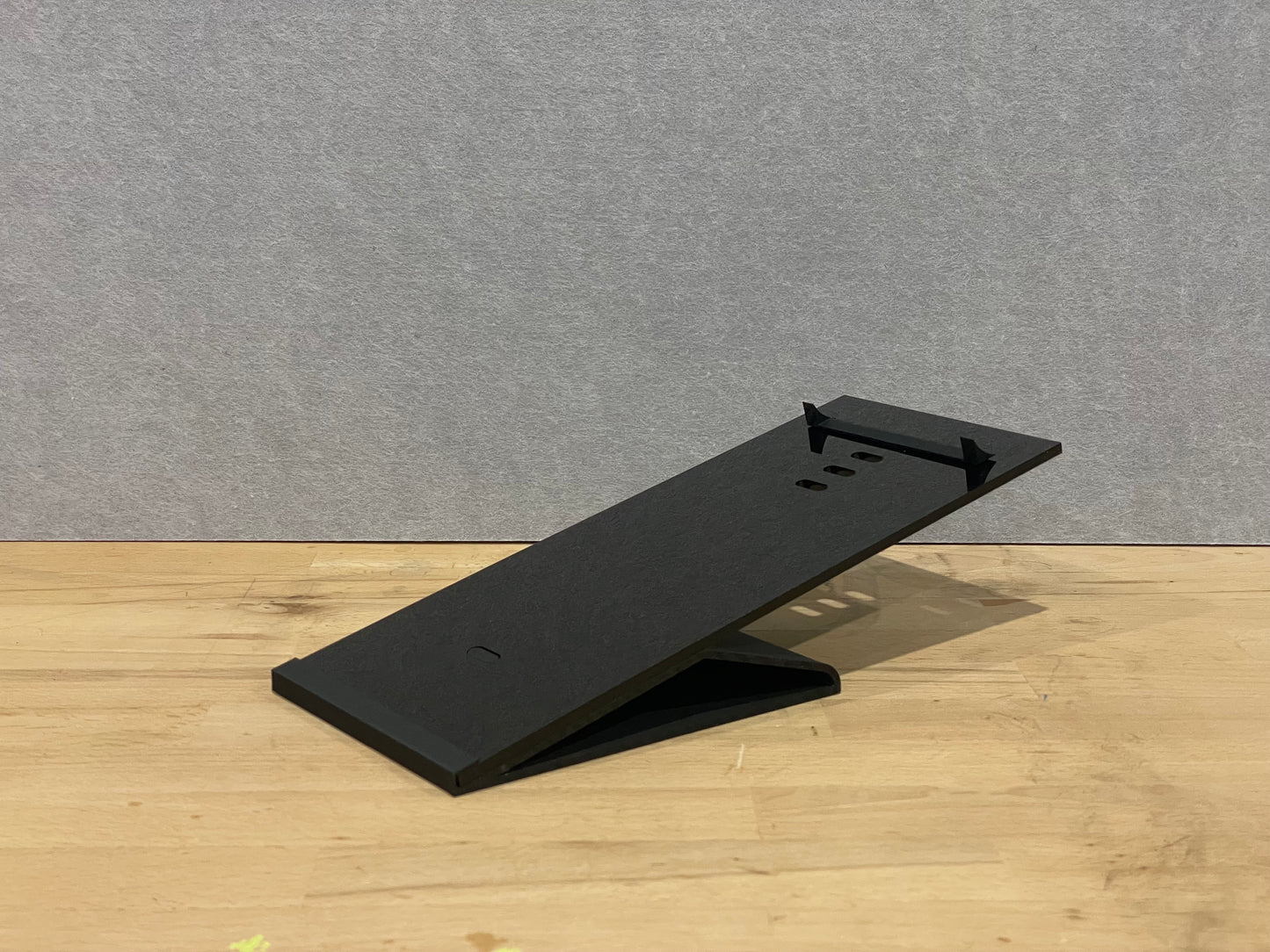 1:18 Scale Model Display Stand | Forward Angled