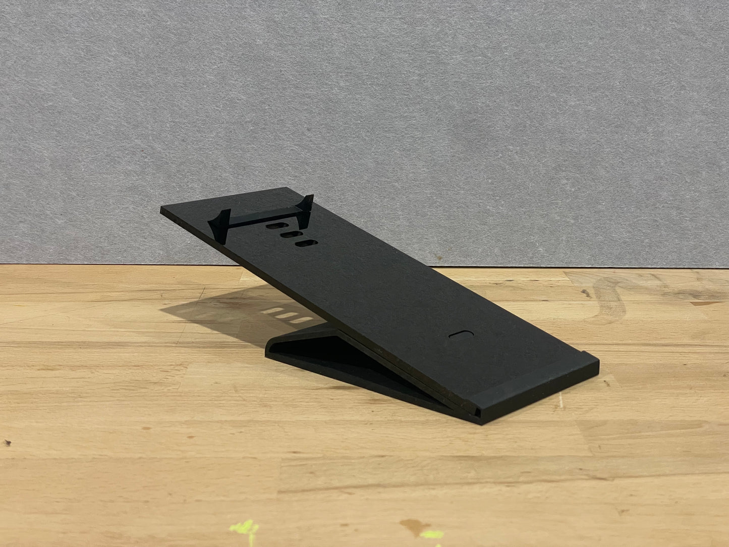 1:24 Scale Model Display Stand | Forward Angled